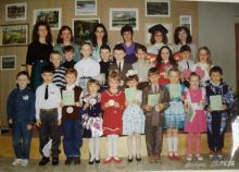 На фото учителя и выпускники Воскресной школы. 1996- 1997 гг.