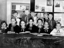 На фото члены клуба юных пропагандистов книги «Мечтатели»