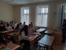 10 декабря сотрудники ЦГБ им. В.Ф. Кашковой провели урок правовой грамотности «Конституция - основной закон» для старшеклассников МБОУ "СОШ № 8".